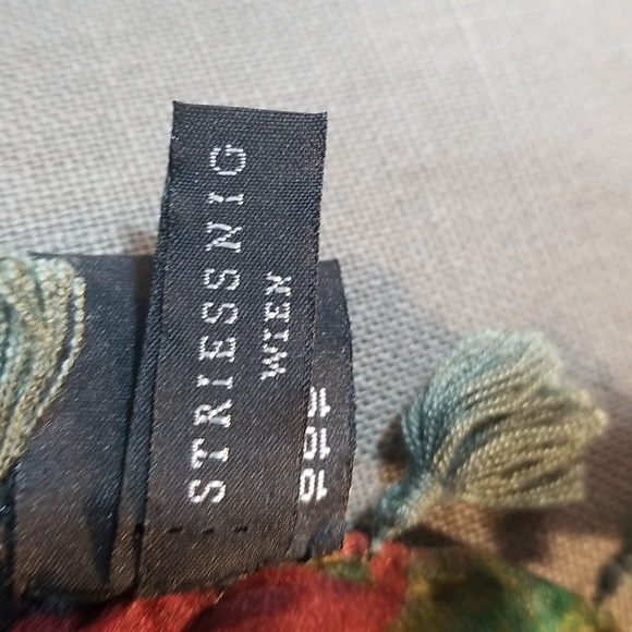 100% pure silk Streissnig scarf 38 x 38 square (maybe even slightly larger) - Picture 4 of 16